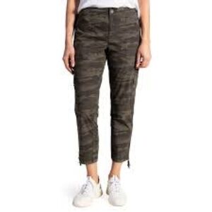 Social Standard by Sanctuary women’s camo cargo ankle pants, size XXL.